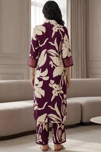 Women Floral Printed Regular Kurta with Trousers