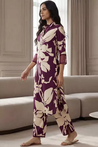 Women Floral Printed Regular Kurta with Trousers