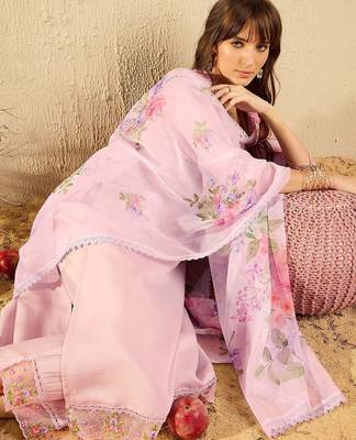Women Floral Embroidered Regular Thread Work Kurta with Trousers & With Dupatta 1