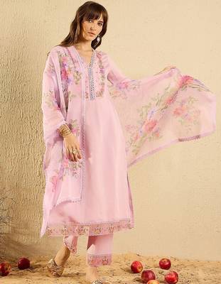 Women Floral Embroidered Regular Thread Work Kurta with Trousers & With Dupatta 3