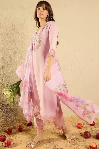 Women Floral Embroidered Regular Thread Work Kurta with Trousers & With Dupatta