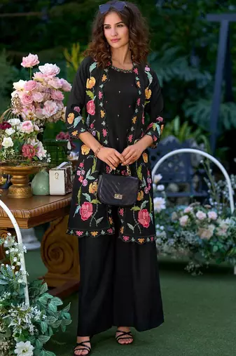 Women Floral Embroidered Regular Beads and Stones Kurta with Palazzos