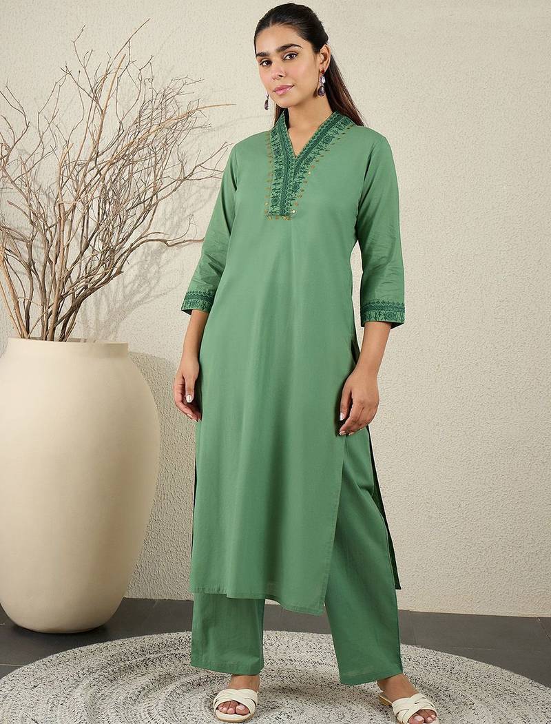 Ethnic Motifs Embroidered Thread Work Pure Cotton Kurta With Trousers