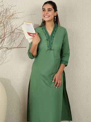 Ethnic Motifs Embroidered Thread Work Pure Cotton Kurta With Trousers 7
