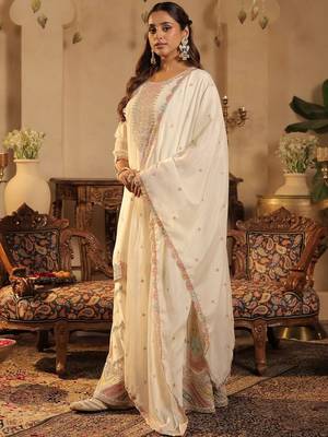 Women Ethnic Motifs Embroidered Kurta with Palazzos & Dupatta 3