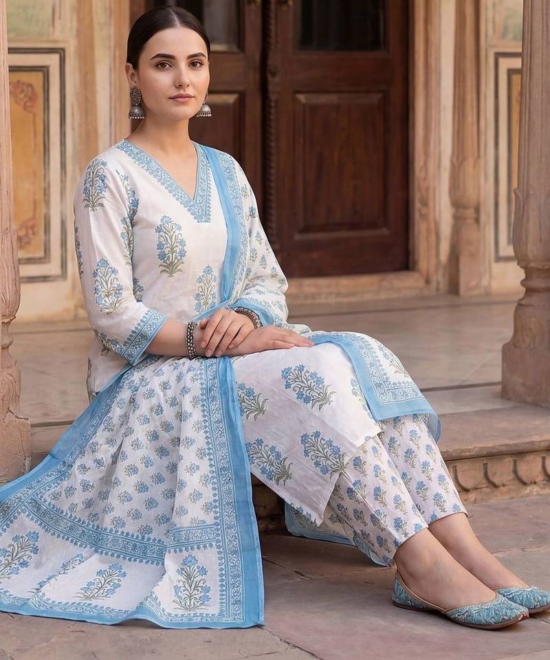 Women Floral Printed Regular Sequinned Pure Cotton Kurta with Trousers & With Dupatta