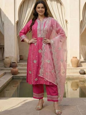 Plus Size Embroidered Regular Thread Work Kurta with Trousers & With Dupatta 3