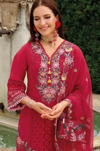 Women Floral Embroidered Regular Thread Work Kurta with Trousers & With Dupatta