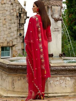 Women Floral Embroidered Regular Thread Work Kurta with Trousers & With Dupatta 5