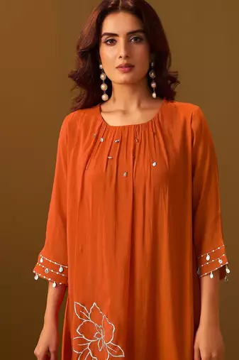 Women Floral Embroidered Regular Thread Work Kurta with Trousers