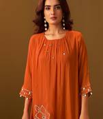 Women Floral Embroidered Regular Thread Work Kurta with Trousers