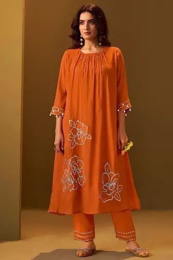 Women Floral Embroidered Regular Thread Work Kurta with Trousers