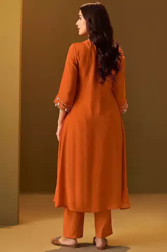 Women Floral Embroidered Regular Thread Work Kurta with Trousers