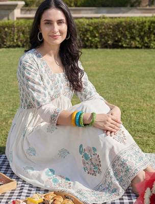 Women Floral Printed Empire Pure Cotton Kurta with Trousers & With Dupatta 3