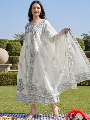 Women Floral Printed Empire Pure Cotton Kurta with Trousers & With Dupatta 4
