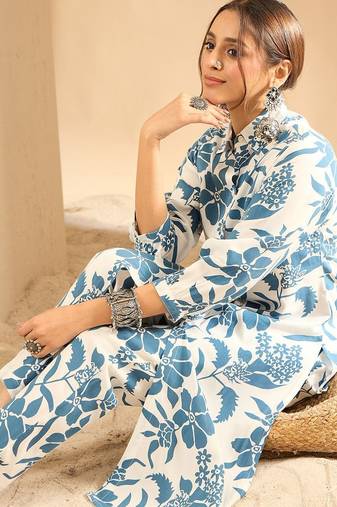 Women Floral Printed Regular Kurta with Trousers