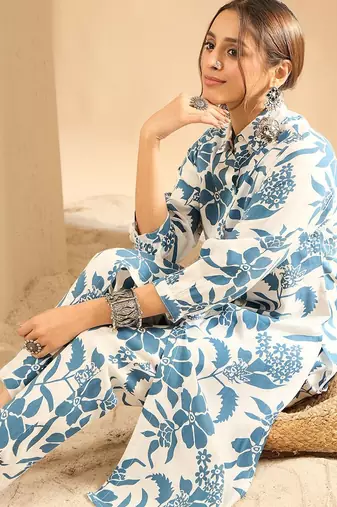 Women Floral Printed Regular Kurta with Trousers