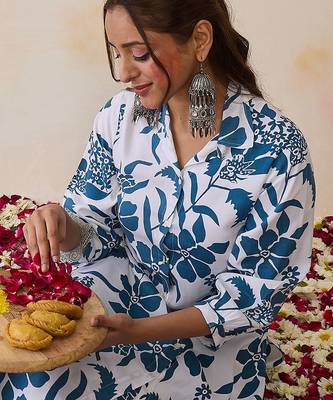 Women Floral Printed Regular Kurta with Trousers 2