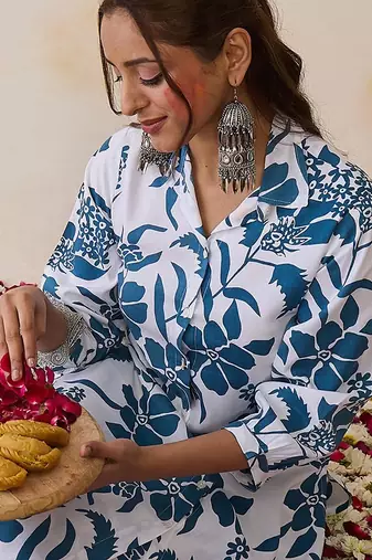 Women Floral Printed Regular Kurta with Trousers