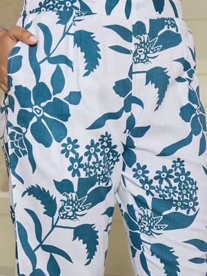 Women Floral Printed Regular Kurta with Trousers 7
