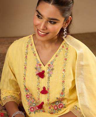 Floral Embroidered Thread Work Pure Cotton Straight Kurta With Trousers & Dupatta 2