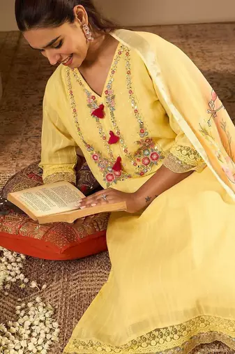 Floral Embroidered Thread Work Pure Cotton Straight Kurta With Trousers & Dupatta