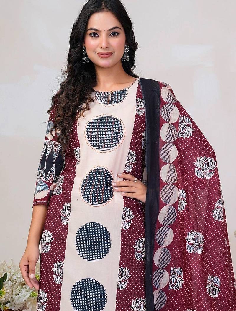 Women Floral Printed Regular Thread Work Pure Cotton Kurta with Trousers & With Dupatta
