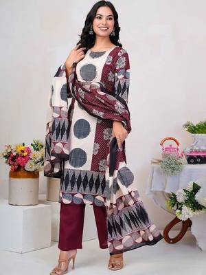 Women Floral Printed Regular Thread Work Pure Cotton Kurta with Trousers & With Dupatta 3