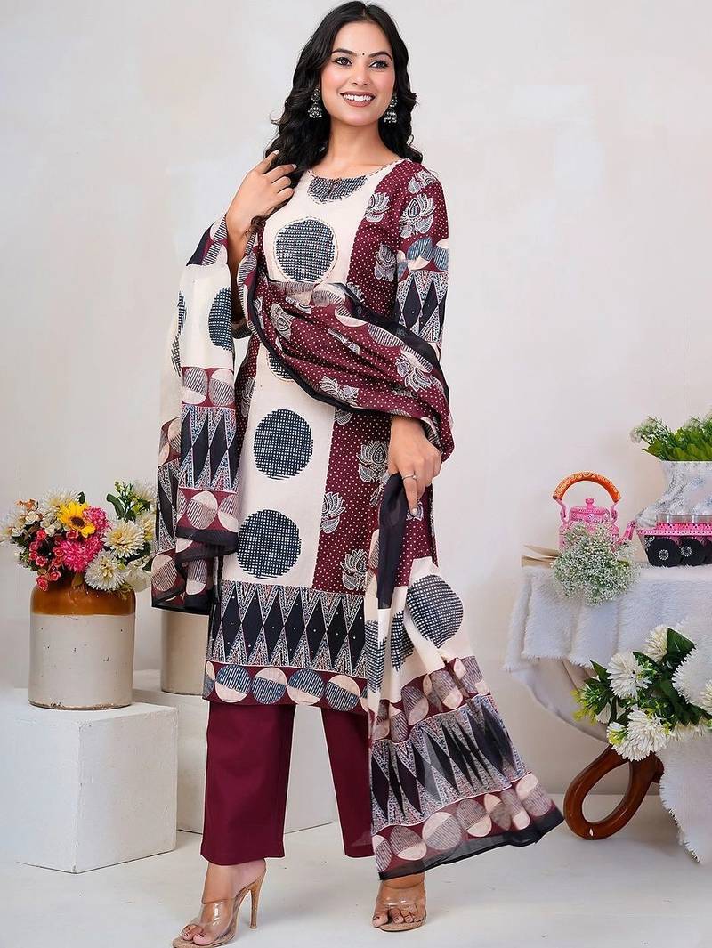 Women Floral Printed Regular Thread Work Pure Cotton Kurta with Trousers & With Dupatta