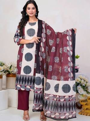 Women Floral Printed Regular Thread Work Pure Cotton Kurta with Trousers & With Dupatta 5