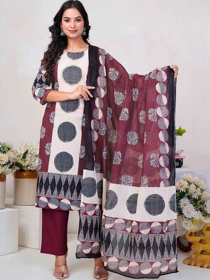 Women Floral Printed Regular Thread Work Pure Cotton Kurta with Trousers & With Dupatta