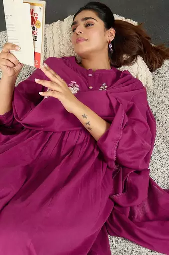 Floral Embroidered Thread Work Pure Cotton Kurta With Trousers & Dupatta