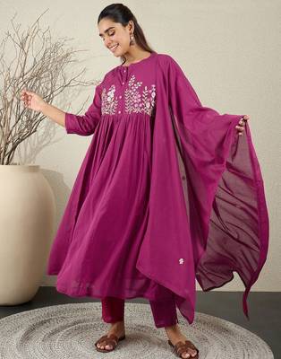 Floral Embroidered Thread Work Pure Cotton Kurta With Trousers & Dupatta 6