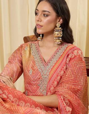 Women Printed Regular Thread Work Kurta with Trousers & With Dupatta 1