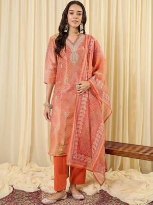 Women Printed Regular Thread Work Kurta with Trousers & With Dupatta 6