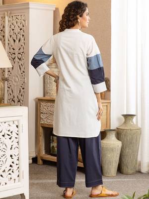 Women Printed Regular Pure Cotton Kurta with Trousers 5