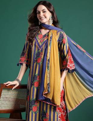 Floral Printed Regular Pure Cotton Kurta with Trousers & Dupatta 1