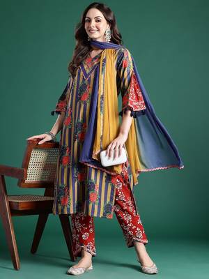 Floral Printed Regular Pure Cotton Kurta with Trousers & Dupatta 8
