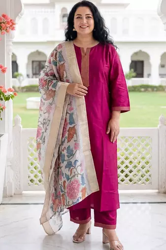 Women Regular Thread Work Kurta with Trousers & With Dupatta