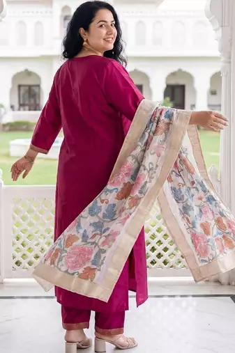 Women Regular Thread Work Kurta with Trousers & With Dupatta