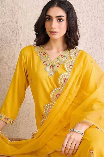 Women Ethnic Motifs Embroidered Regular Kurta with Trousers & With Dupatta