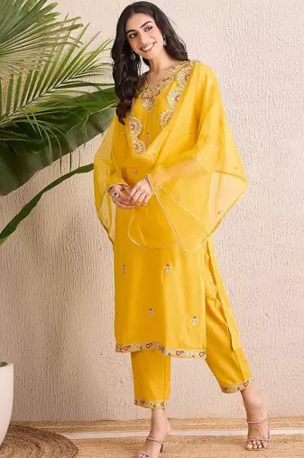 Women Ethnic Motifs Embroidered Regular Kurta with Trousers & With Dupatta