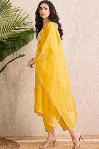 Women Ethnic Motifs Embroidered Regular Kurta with Trousers & With Dupatta