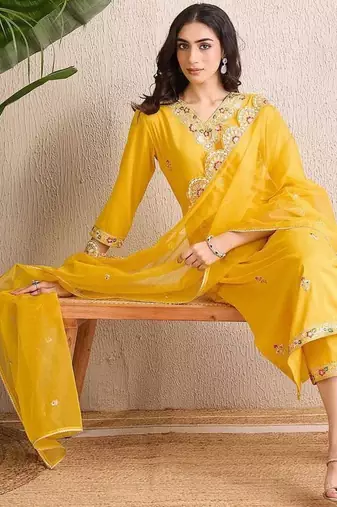 Women Ethnic Motifs Embroidered Regular Kurta with Trousers & With Dupatta