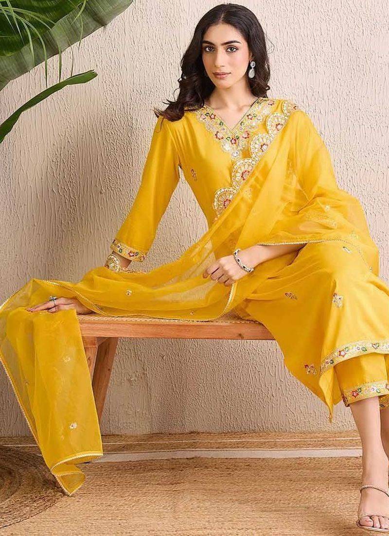 Women Ethnic Motifs Embroidered Regular Kurta with Trousers & With Dupatta
