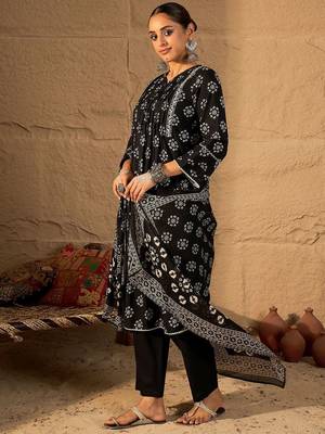 Women Ethnic Motifs Printed Pure Cotton Kurta with Trouser & Dupatta 4