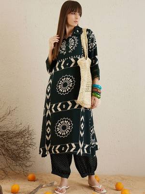 Women Printed Regular Kurta with Harem Pants 3