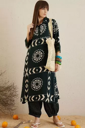 Women Printed Regular Kurta with Harem Pants