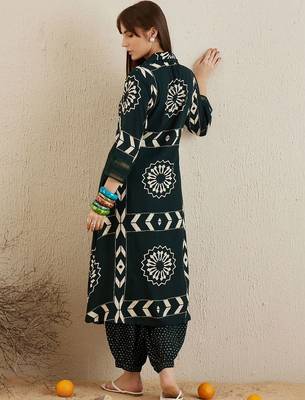 Women Printed Regular Kurta with Harem Pants 6