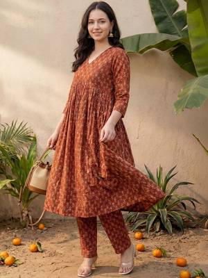 Women Ethnic Motifs Printed Empire Pure Cotton Kurta with Trousers 5